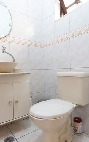 Casa à venda com 150m², 3 quartos e 2 vagas Casa à venda com 150m², 3 quartos e 2 vagasLavabo
