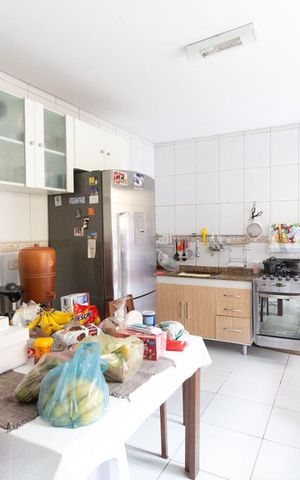 Casa à venda com 150m², 3 quartos e 2 vagas Casa à venda com 150m², 3 quartos e 2 vagasCozinha