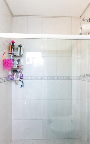 Casa à venda com 150m², 3 quartos e 2 vagas Casa à venda com 150m², 3 quartos e 2 vagasBanheiro