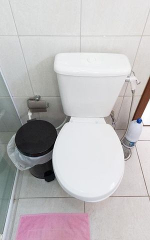 Casa à venda com 150m², 3 quartos e 2 vagas Casa à venda com 150m², 3 quartos e 2 vagasBanheiro