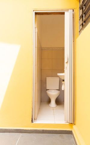 Casa à venda com 150m², 3 quartos e 2 vagas Casa à venda com 150m², 3 quartos e 2 vagasBanheiro de Serviço