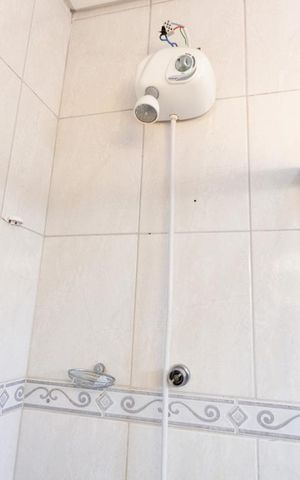 Casa à venda com 150m², 3 quartos e 2 vagas Casa à venda com 150m², 3 quartos e 2 vagasBanheiro