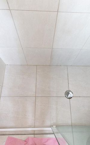 Casa à venda com 150m², 3 quartos e 2 vagas Casa à venda com 150m², 3 quartos e 2 vagasBanheiro