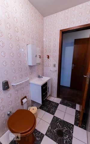 Casa à venda com 220m², 3 quartos e 2 vagasBanheiro social