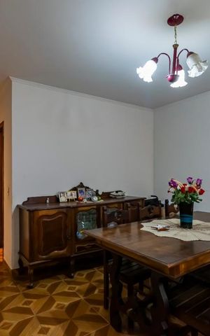Casa à venda com 220m², 3 quartos e 2 vagasSala