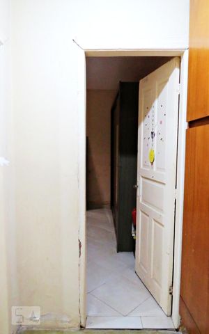 Casa à venda com 210m², 5 quartos e 2 vagas Casa à venda com 210m², 5 quartos e 2 vagasCorredor