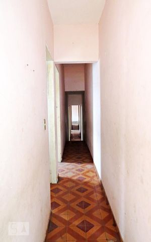 Casa à venda com 210m², 5 quartos e 2 vagas Casa à venda com 210m², 5 quartos e 2 vagasCorredor