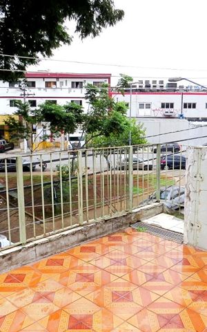 Casa à venda com 210m², 5 quartos e 2 vagas Casa à venda com 210m², 5 quartos e 2 vagasVaranda