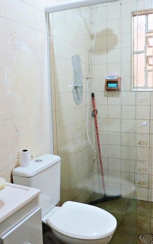 Casa à venda com 210m², 5 quartos e 2 vagas Casa à venda com 210m², 5 quartos e 2 vagasBanheiro 2