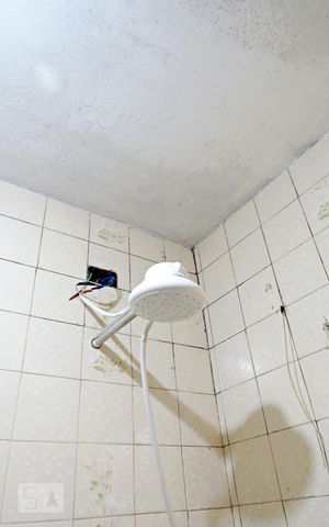 Casa à venda com 210m², 5 quartos e 2 vagas Casa à venda com 210m², 5 quartos e 2 vagasChuveiro