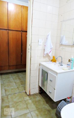 Casa à venda com 210m², 5 quartos e 2 vagas Casa à venda com 210m², 5 quartos e 2 vagasBanheiro 2