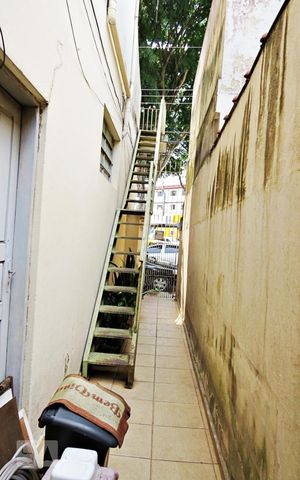 Casa à venda com 210m², 5 quartos e 2 vagas Casa à venda com 210m², 5 quartos e 2 vagasQuintal