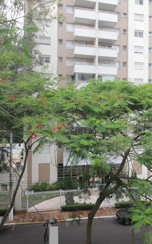 Apartamento à venda com 75m², 2 quartos e 2 vagasVista da suíte 2