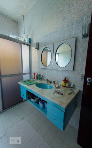 Casa à venda com 290m², 3 quartos e 5 vagas Casa à venda com 290m², 3 quartos e 5 vagasBanheiro Corredor