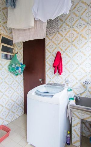 Casa à venda com 290m², 3 quartos e 5 vagas Casa à venda com 290m², 3 quartos e 5 vagasÁrea de Serviço
