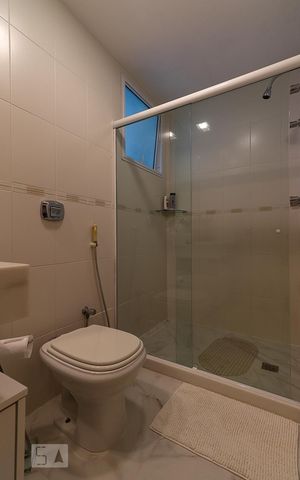 Apartamento à venda com 300m², 3 quartos e 2 vagas Apartamento à venda com 300m², 3 quartos e 2 vagasBanheiro Corredor