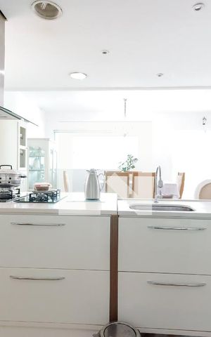 Casa à venda com 480m², 4 quartos e sem vaga Casa à venda com 480m², 4 quartos e sem vagaCozinha