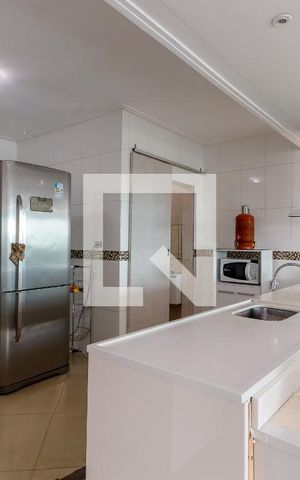 Casa à venda com 480m², 4 quartos e sem vaga Casa à venda com 480m², 4 quartos e sem vagaCozinha