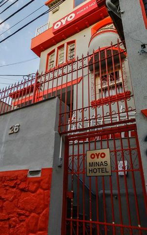 Casa à venda com 700m², 15 quartos e 1 vaga Casa à venda com 700m², 15 quartos e 1 vagaFachada
