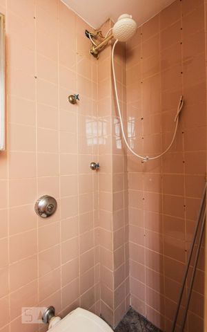 Apartamento à venda com 70m², 2 quartos e 2 vagasBanheiro de Serviço