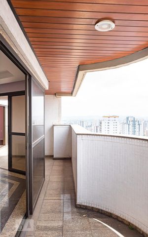 Apartamento à venda com 330m², 4 quartos e 4 vagas Apartamento à venda com 330m², 4 quartos e 4 vagasCobertura - Varanda