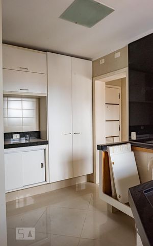 Apartamento à venda com 330m², 4 quartos e 4 vagas Apartamento à venda com 330m², 4 quartos e 4 vagasCozinha