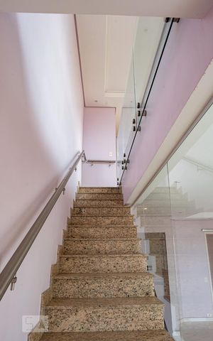 Apartamento à venda com 330m², 4 quartos e 4 vagas Apartamento à venda com 330m², 4 quartos e 4 vagasEscadas