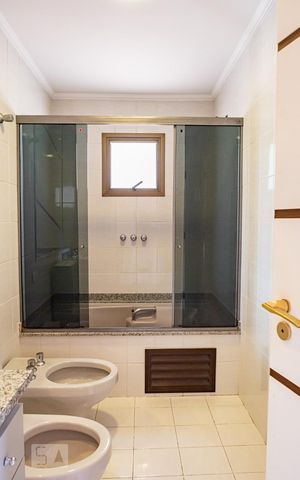 Apartamento à venda com 330m², 4 quartos e 4 vagas Apartamento à venda com 330m², 4 quartos e 4 vagasCobertura - Banheiro 4