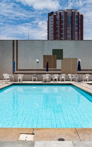 Apartamento à venda com 330m², 4 quartos e 4 vagas Apartamento à venda com 330m², 4 quartos e 4 vagasÁrea comum - Piscina