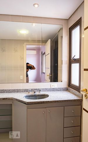 Apartamento à venda com 330m², 4 quartos e 4 vagas Apartamento à venda com 330m², 4 quartos e 4 vagasBanheiro 2 - Suíte