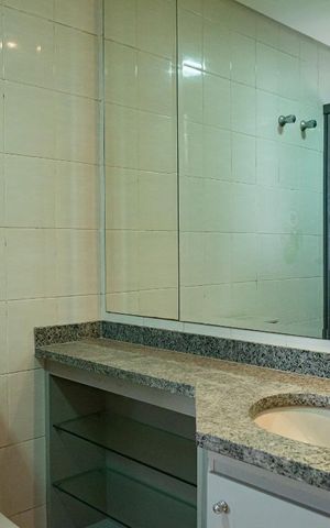 Apartamento à venda com 330m², 4 quartos e 4 vagas Apartamento à venda com 330m², 4 quartos e 4 vagasBanheiro 1 - Suíte