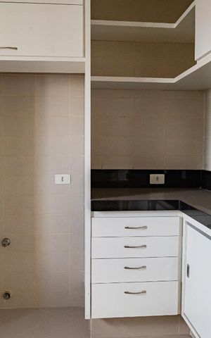 Apartamento à venda com 330m², 4 quartos e 4 vagas Apartamento à venda com 330m², 4 quartos e 4 vagasCozinha