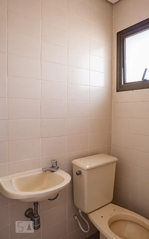 Apartamento à venda com 330m², 4 quartos e 4 vagas Apartamento à venda com 330m², 4 quartos e 4 vagasBanheiro de Serviço