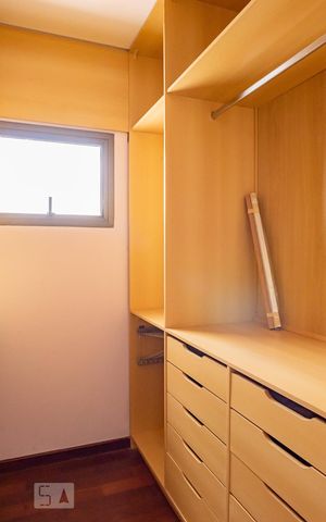 Apartamento à venda com 330m², 4 quartos e 4 vagas Apartamento à venda com 330m², 4 quartos e 4 vagasCloset - Suíte 1