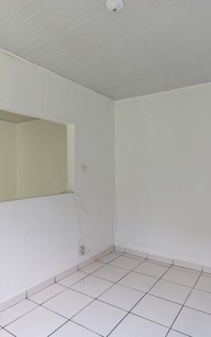 Casa à venda com 350m², 2 quartos e 9 vagasSala