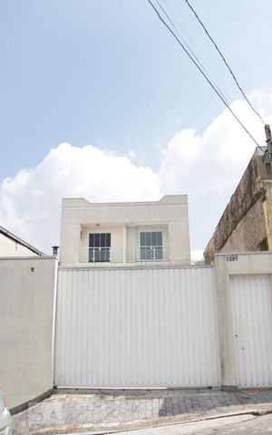 Casa de condomínio à venda com 60m², 2 quartos e sem vaga Casa de condomínio à venda com 60m², 2 quartos e sem vagaFachada