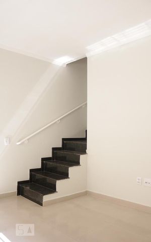 Casa de condomínio à venda com 60m², 2 quartos e sem vaga Casa de condomínio à venda com 60m², 2 quartos e sem vagaDetalhe Sala