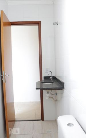 Casa de condomínio à venda com 60m², 2 quartos e sem vaga Casa de condomínio à venda com 60m², 2 quartos e sem vagaDetalhe do Banheiro da Suite 2