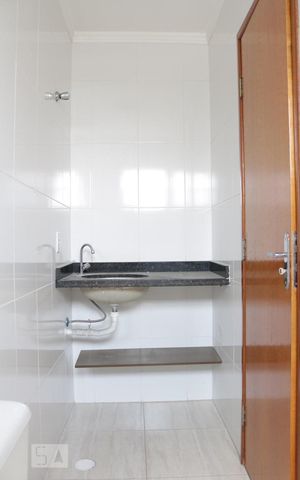 Casa de condomínio à venda com 60m², 2 quartos e sem vaga Casa de condomínio à venda com 60m², 2 quartos e sem vagaDetalhe do Banheiro da Suite 1