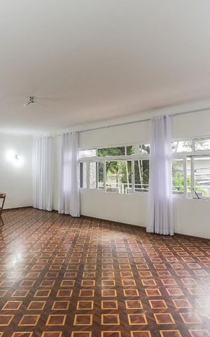 Casa para alugar com 850m², 4 quartos e 7 vagas Casa para alugar com 850m², 4 quartos e 7 vagasSala de Estar