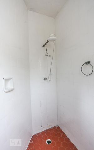 Casa para alugar com 850m², 4 quartos e 7 vagas Casa para alugar com 850m², 4 quartos e 7 vagasBanheiro de Serviço