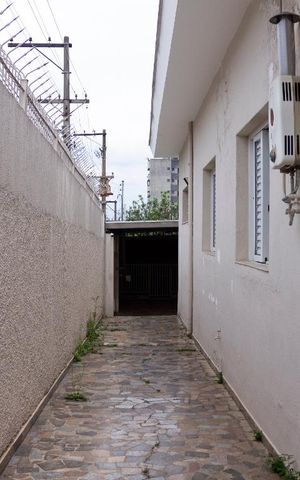Casa à venda com 300m², 4 quartos e 6 vagas Casa à venda com 300m², 4 quartos e 6 vagasÁrea Externa