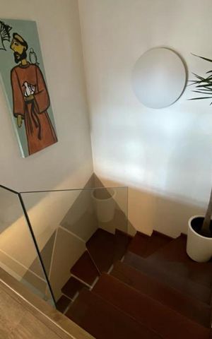 Apartamento à venda com 186m², 3 quartos e 3 vagas Apartamento à venda com 186m², 3 quartos e 3 vagasEscada
