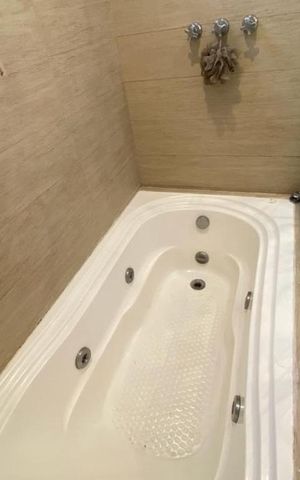 Apartamento à venda com 186m², 3 quartos e 3 vagas Apartamento à venda com 186m², 3 quartos e 3 vagasBanheira