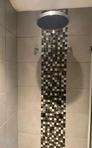 Apartamento à venda com 186m², 3 quartos e 3 vagas Apartamento à venda com 186m², 3 quartos e 3 vagasChuveiro