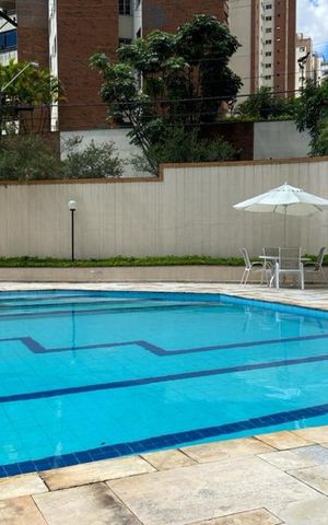 Apartamento à venda com 186m², 3 quartos e 3 vagas Apartamento à venda com 186m², 3 quartos e 3 vagasÁrea comum - Piscina