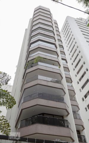 Apartamento à venda com 190m², 3 quartos e 3 vagasFachada