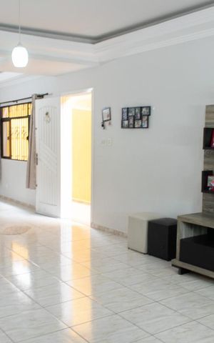 Casa à venda com 240m², 3 quartos e 2 vagasSala