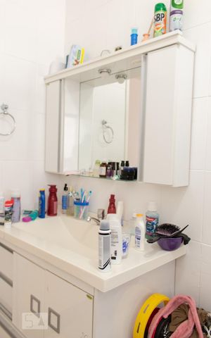 Casa à venda com 240m², 3 quartos e 2 vagasBanheiro da Suíte