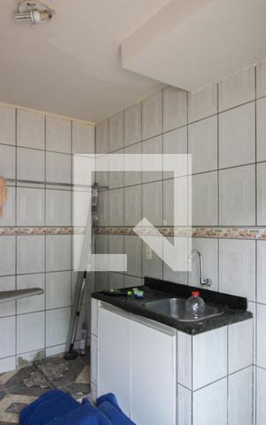 Casa à venda com 750m², 6 quartos e 6 vagas Casa à venda com 750m², 6 quartos e 6 vagasÁrea de Serviço